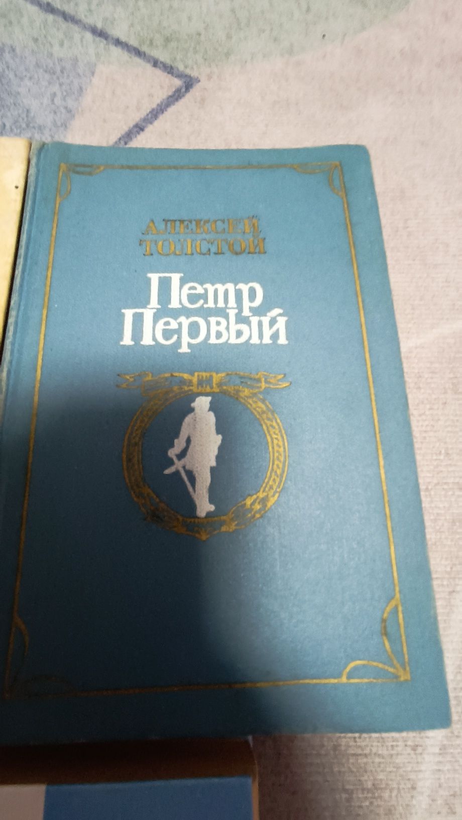 Продам разные книги.