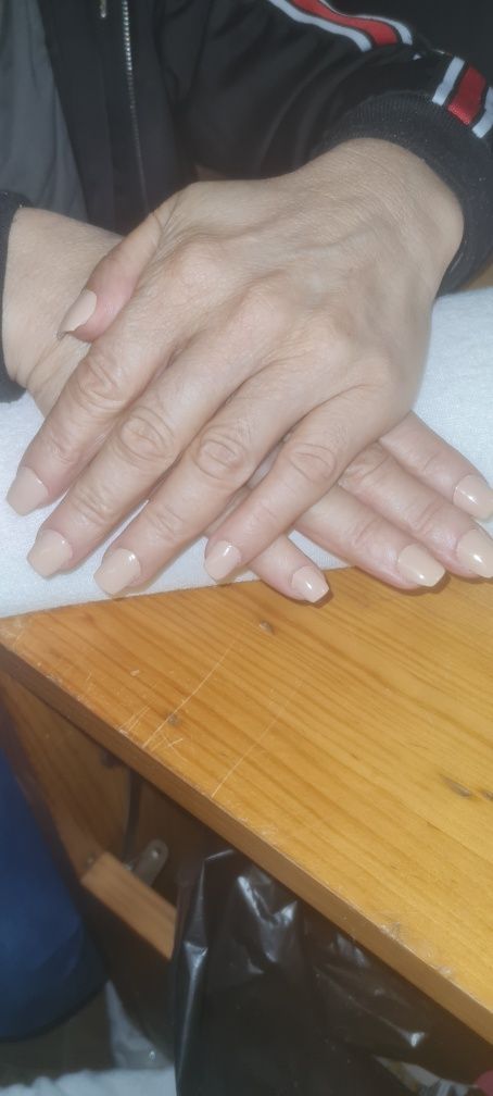 Unhas de gel/depilação