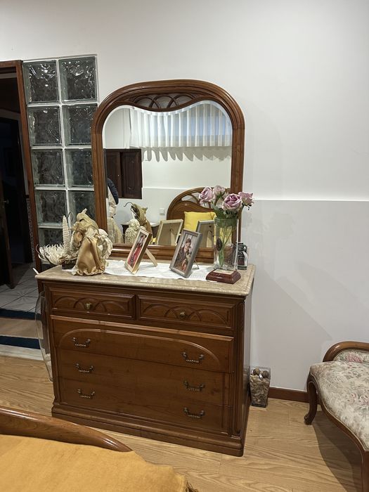 Cómoda de Madeira Maciça com espelho e pedra Marmore