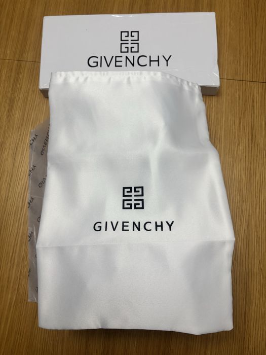 Klapki firmy Givenchy rozmiar 41 nowe