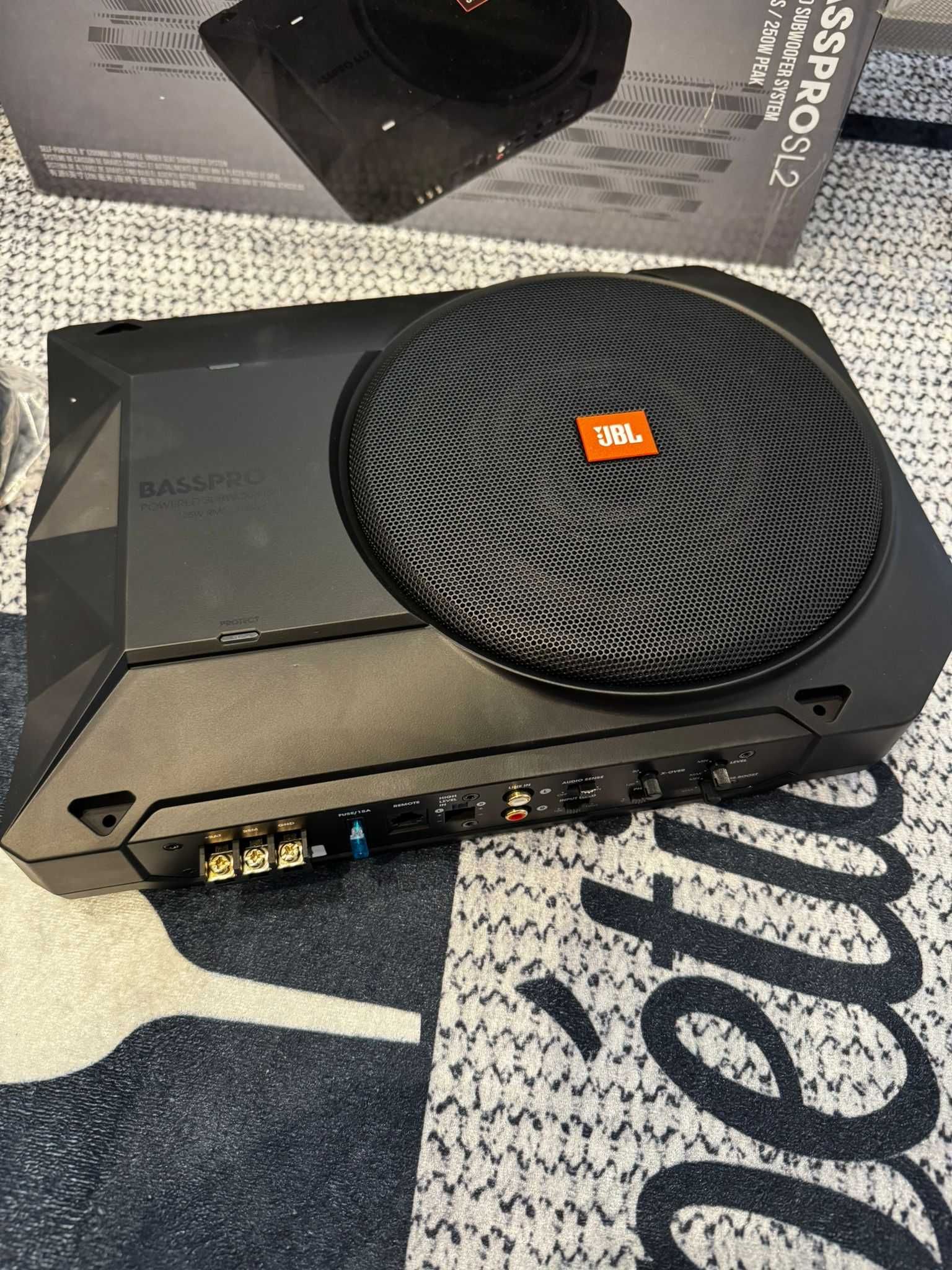 Samochodowy subwoofer aktywny JBL SUBBPSL2