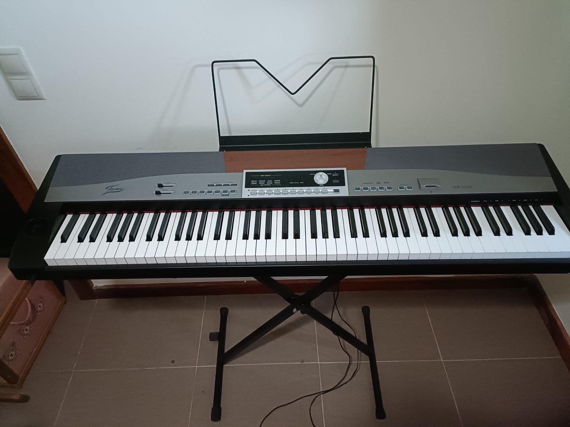 Piano digital c/suporte