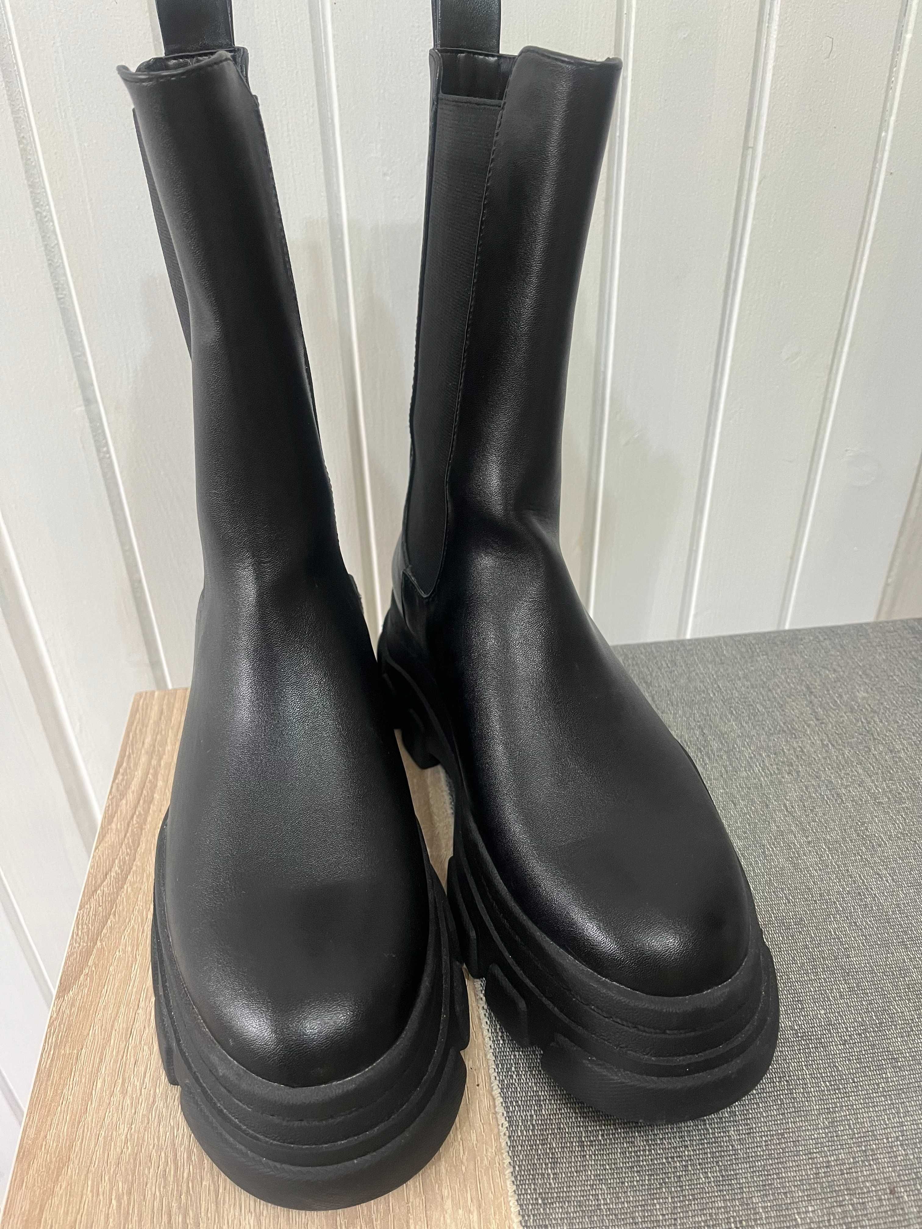 buty BOTKI koturny czarne nowe bez metki BERSHKA rozmiar 38
