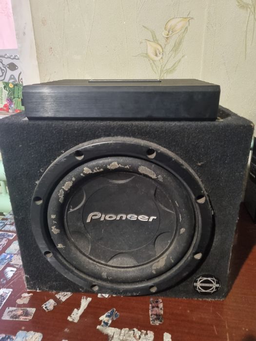 Продаю підсилювач звуку і саббуфер