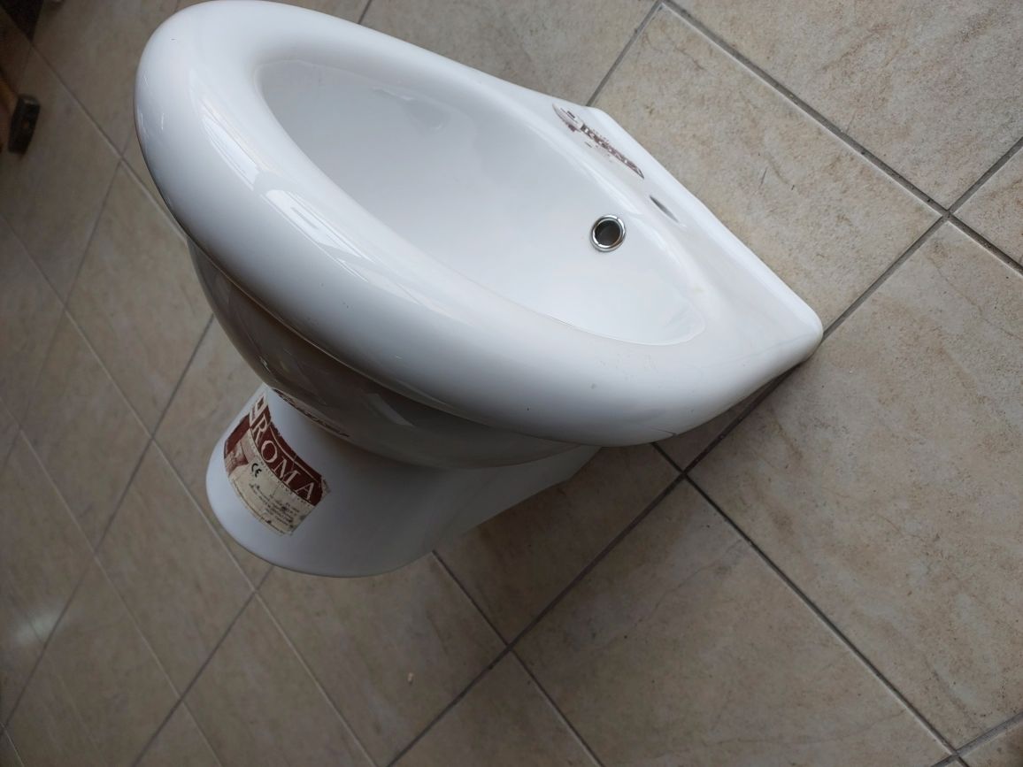 Bidet i WC zawieszany Roma