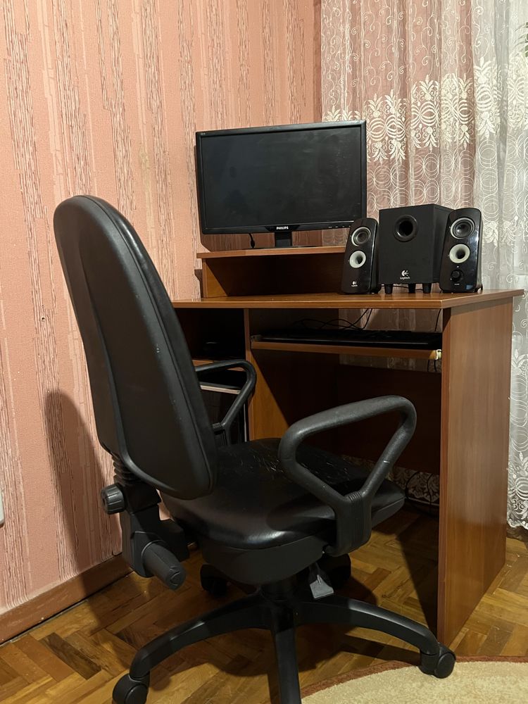 Продаю стіл для компютера