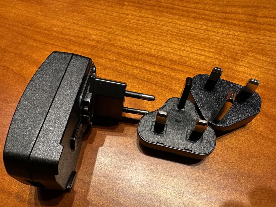 Garmin Carregador de parede com fichas EU e ENG