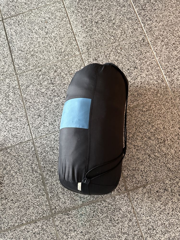 2 sacos cama e lanterna