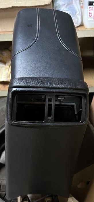 Центральна консоль, підлокітник, тунель Nissan Rogue X-Trail T32
