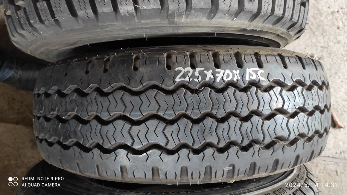 Шины одиночки 225/70/15с Dunlop