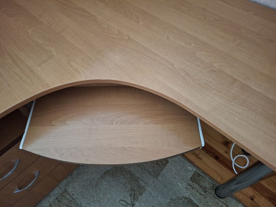 Продам стіл в гарному стані!