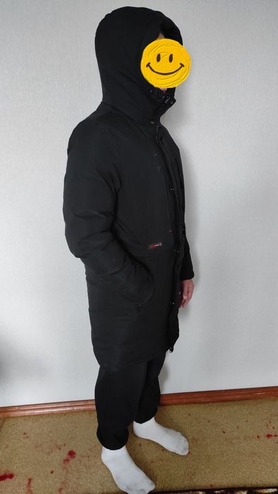 Зимова куртка, дуже тепла.