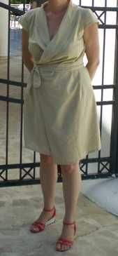 Beżowa sukienka plażowa wiązana z krótkim rękawem rozmiar 42