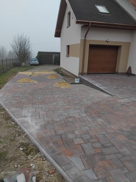 Ukladanie kostki brukowej