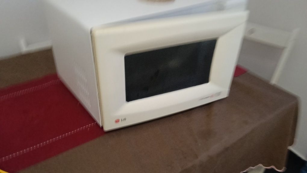 Mikrofalówka LG 700W MS-197H/01