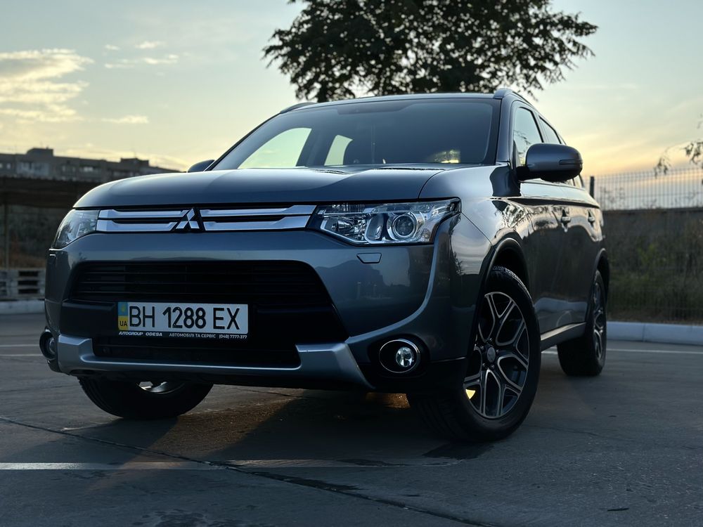 Продам MITSUBISHI Outlander 2.4 Ultimate 2014