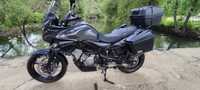 Suzuki v-strom 650 carregada de extras