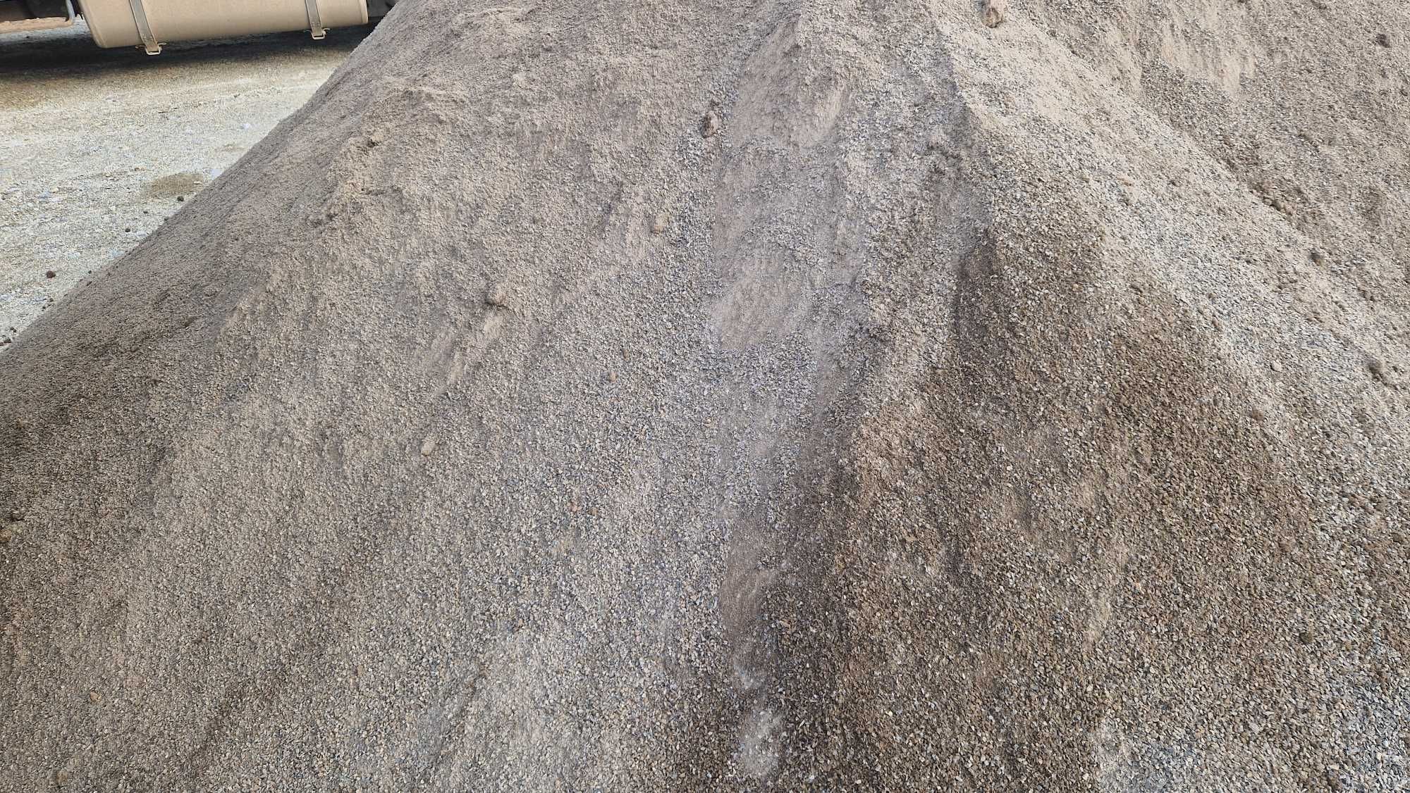 Mączka bazaltowa 0-4 zasypka do kostki kamiennej granitowej grysy bruk
