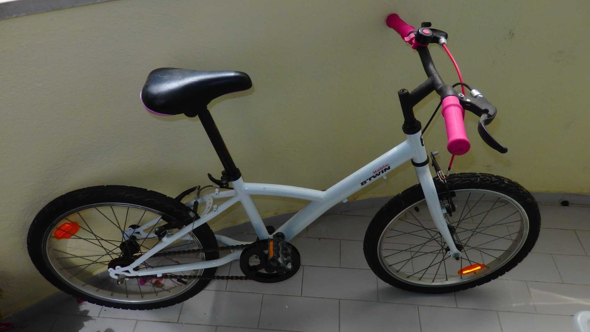 Bicicleta de menina. Em óptimo estado. Pouco uso.