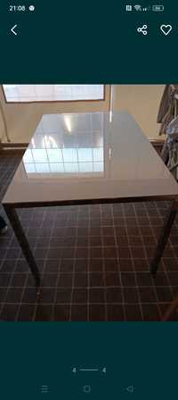 Mesa  com tampo em vidro