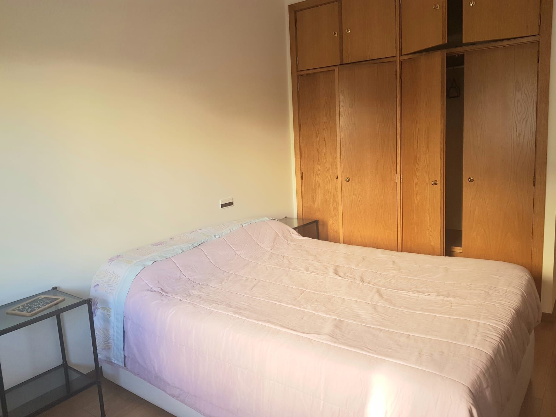 Quarto suite, casa de banho privativa, na Costa da Caparica!