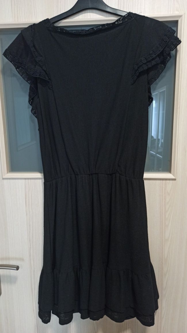 Czarna sukienka Mohito
