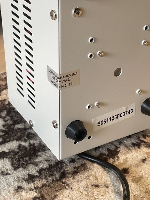 Стабілізатор напруги Volt Polska AVR-500VA. Практично новий