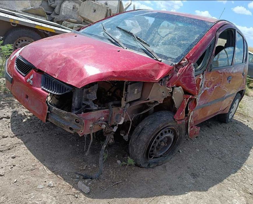 Кузов Mitsubishi Colt Z32A 1.1 2007 красный. Разборка Mitsubishi Colt