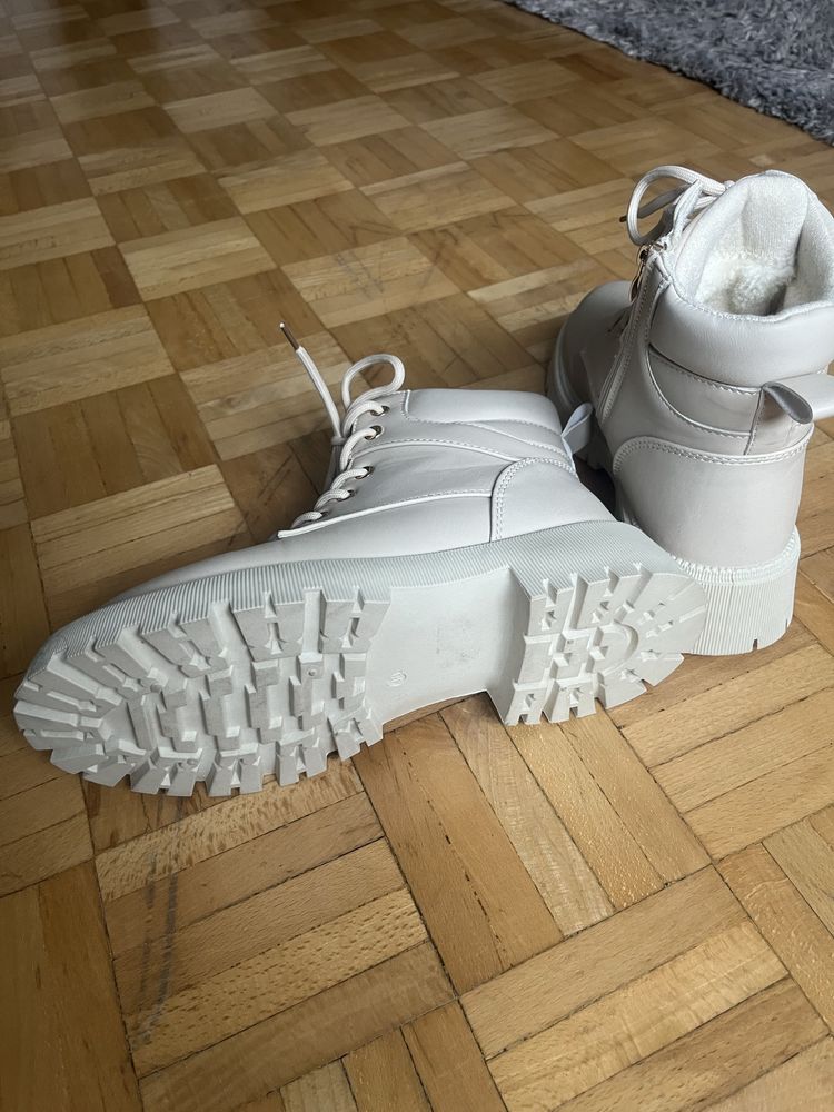 Buty botki trapery bezowe nowe ocieplane 37