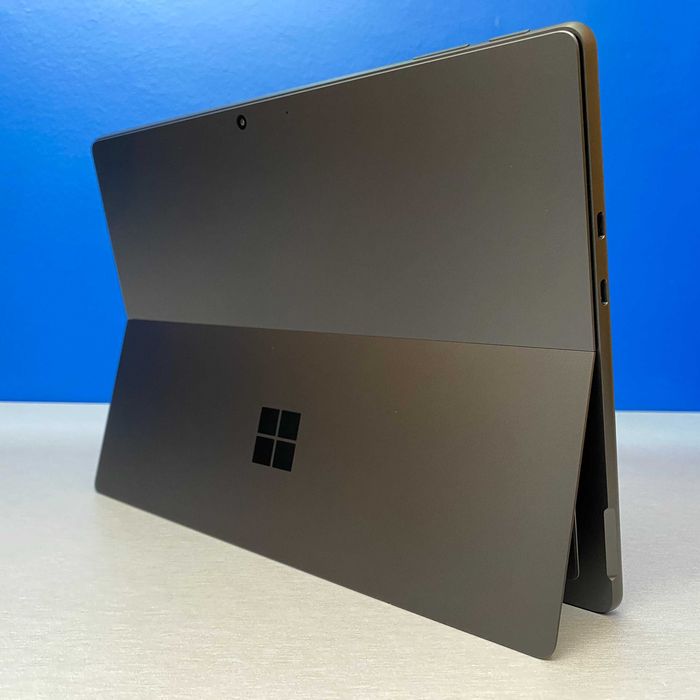 Microsoft Surface Pro 11 - 13" OLED (Snapdragon X Elite/16GB/512GB)
