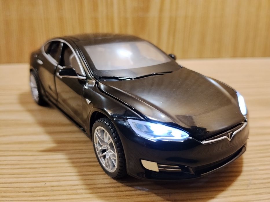Модель Tesla model S 100d 1:32 Автопром металл свет звук инерция Тесла