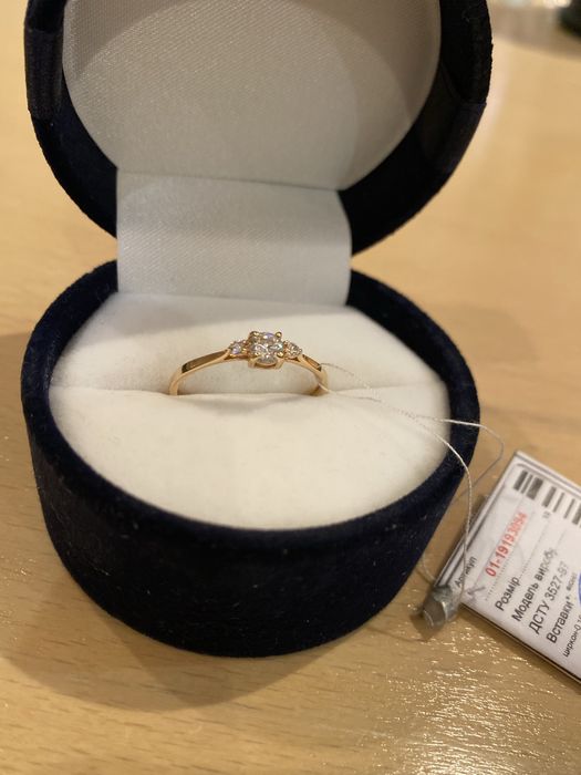 Золота каблучка 585 проби із червоного золота, 18 розм., нова з біркою