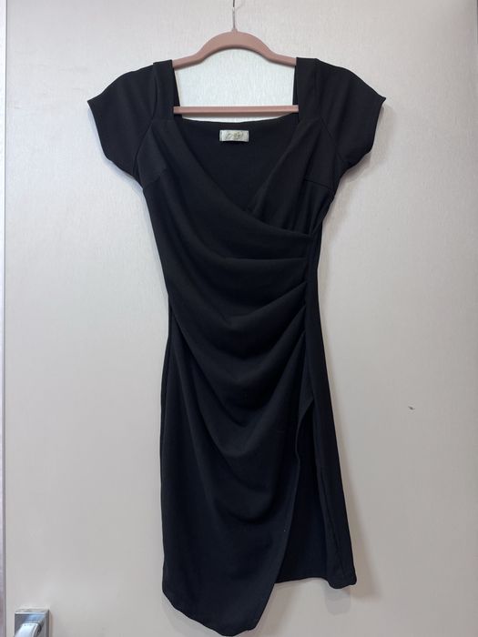 Чорна міні сукня