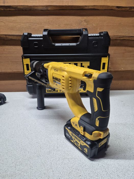 DeWalt Młotowiertarka SDS Zestaw DCH033