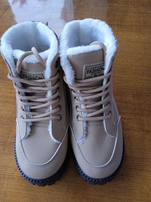 Новые классные модные ботиночки 34 размера и 36 размер.