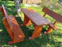 Drewniany stół z ławkami