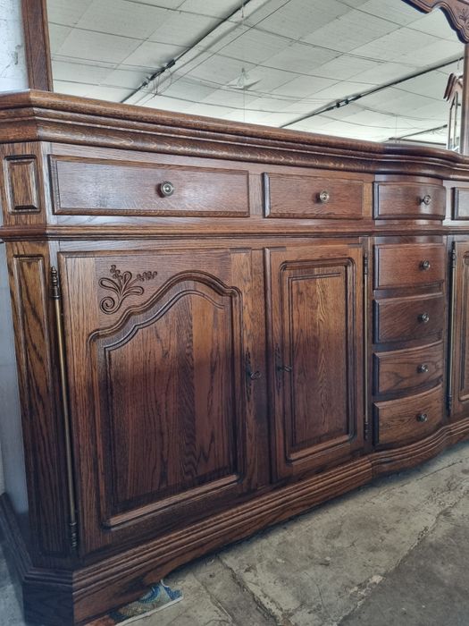 zestaw jadalnia drewniana komoda stół krzesła witryna