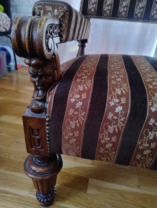 Fotel w stylu antycznym