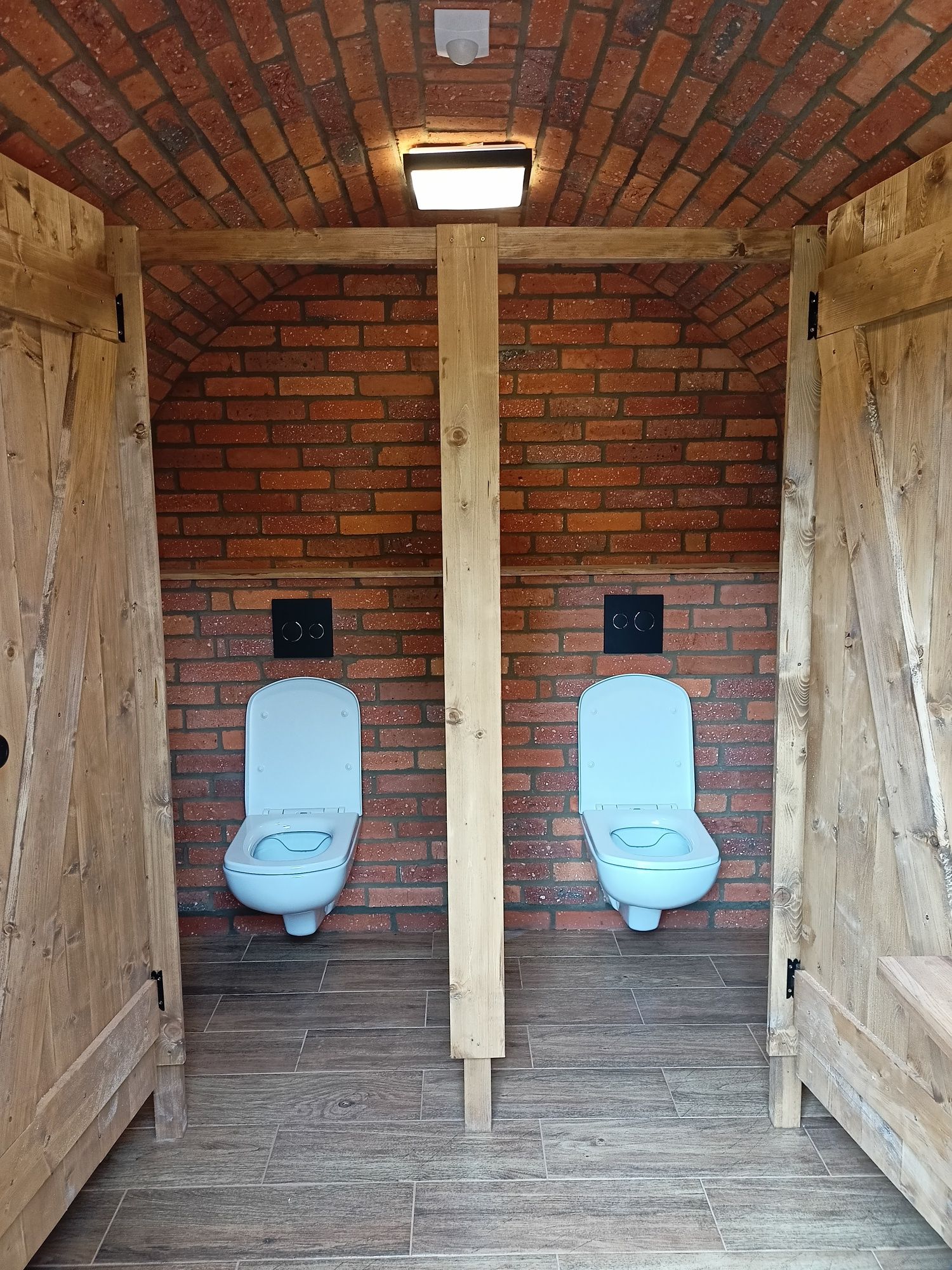 toaleta przenośna, łazienka , wc , sanitariat, camping, prysznic ,