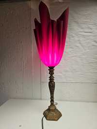 Zabytkowa piękna miedziana lampa z czerwonym abażurem