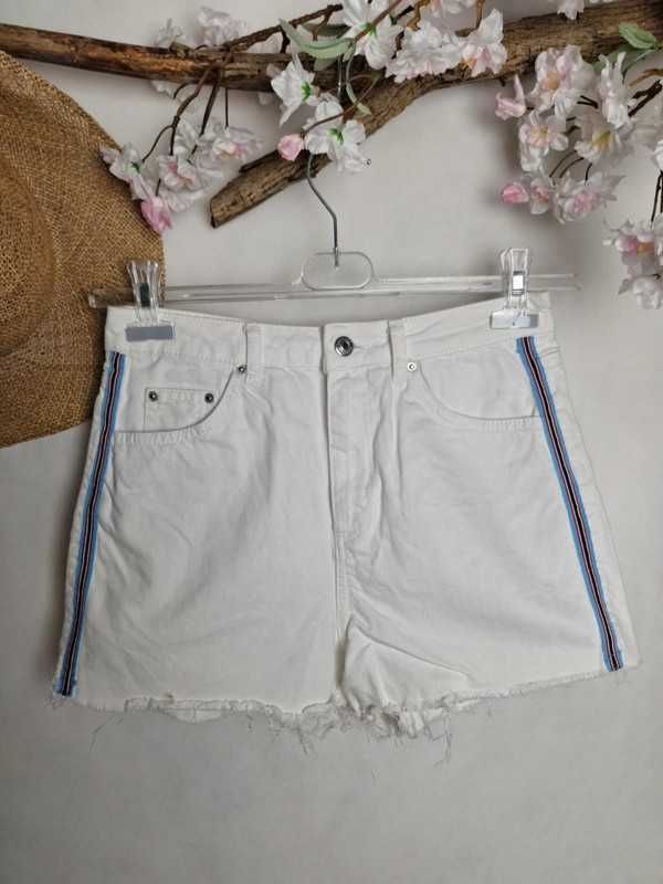 Białe krótkie spodenki szorty jeansowe z lampasami bawełna 38 10 M