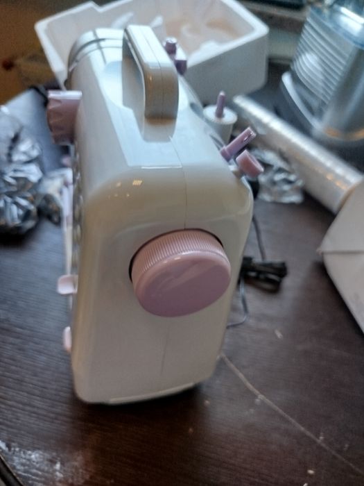 Швейна машинка багатофункціональна 12 в 1 портативна Rainberg RB-109