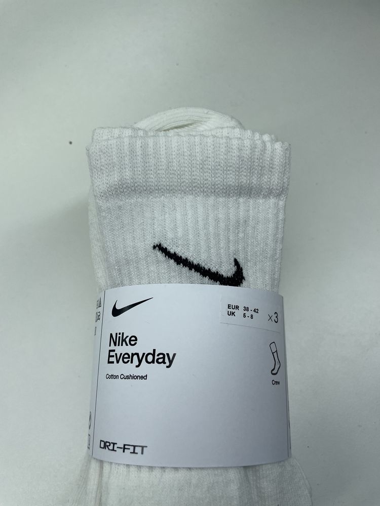 Nike Wysokie Białe Skarpety 3 pak 38-42