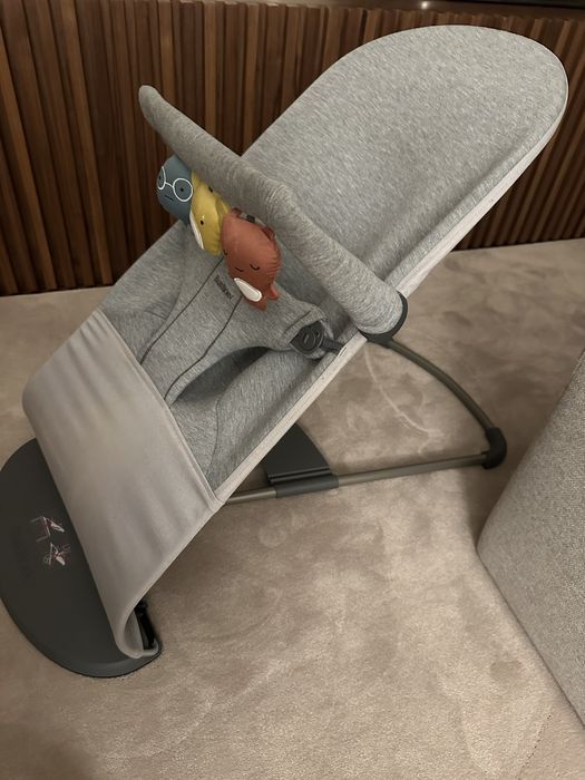 Espreguiçadeira da BabyBjörn c/ oferta brinquedo