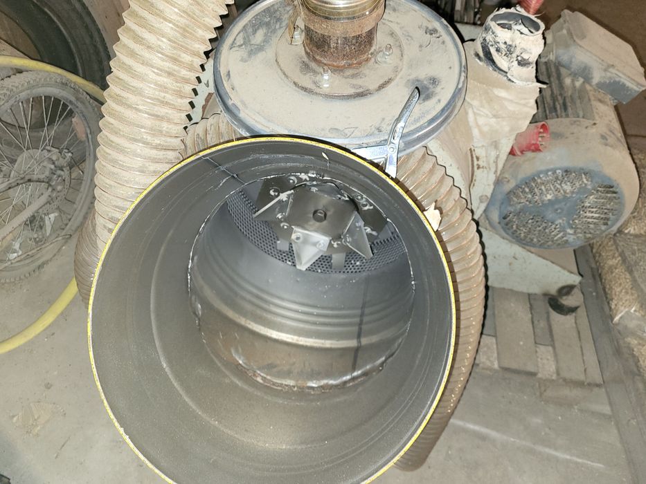 Młyn bijakowy 15KW ssąco tłoczący śrutownik rozdrabniacz