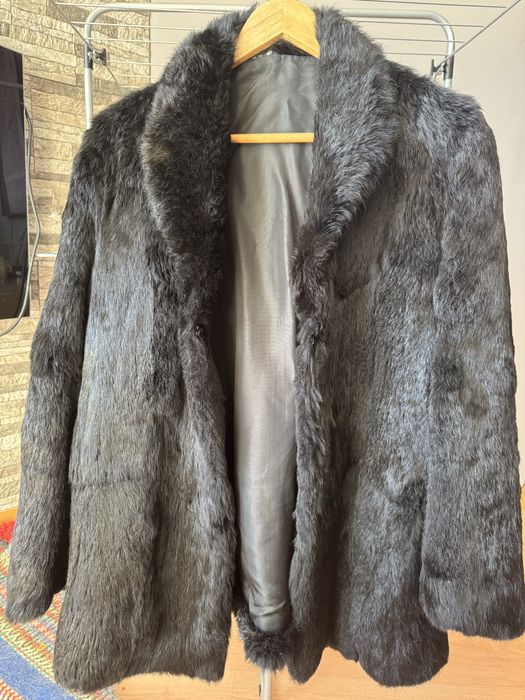 Casaco Vintage Preto – Luxo e Elegância Intemporal