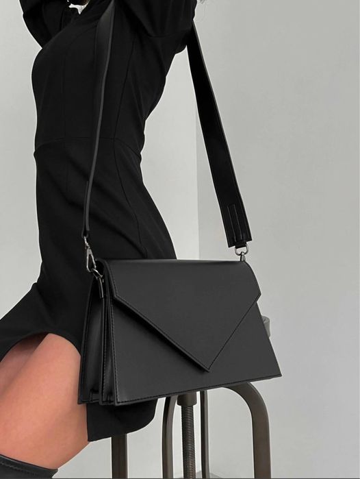 Чорна сумка крос боді