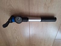 Pompka rowerowa z manometrem