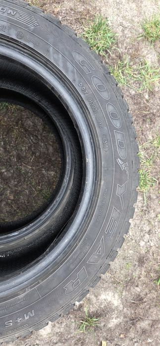 Продам шини 215/55/r16