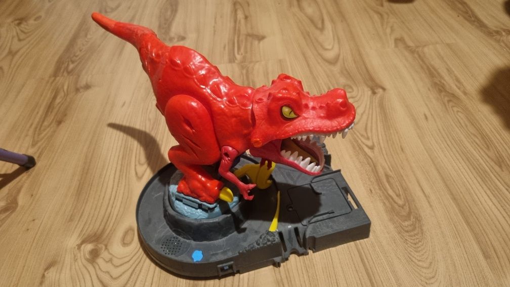 Zabawka dinozaur hot wheels